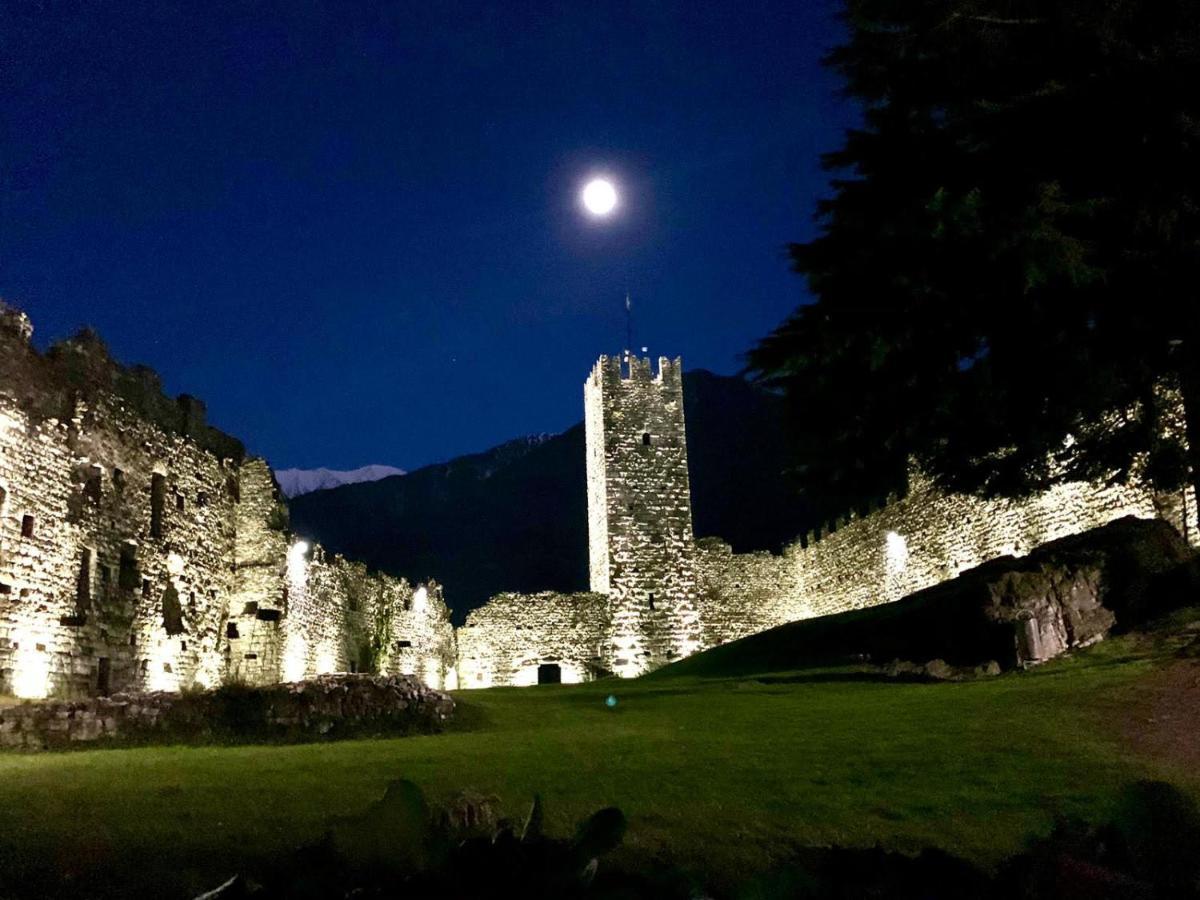 La Casa Sulla Collina Del Castello Vila Breno Exterior foto