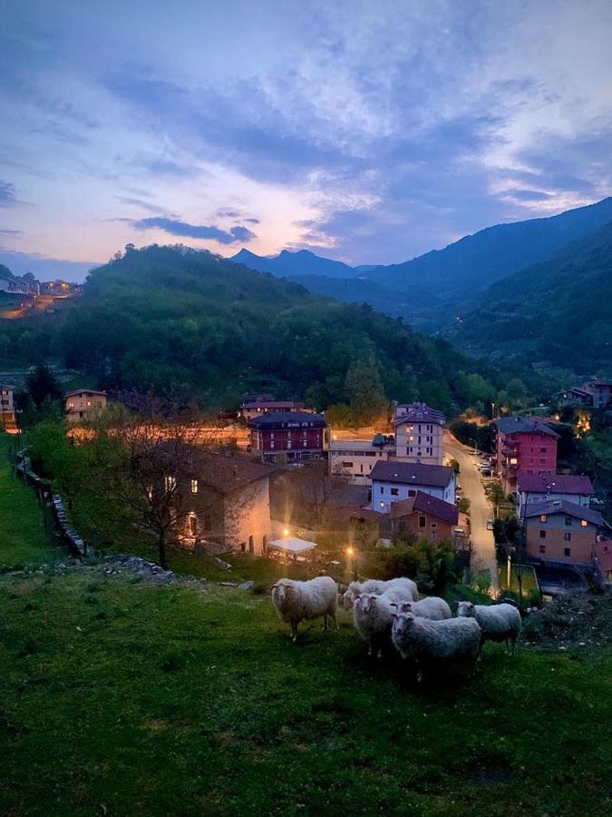 La Casa Sulla Collina Del Castello Vila Breno Exterior foto
