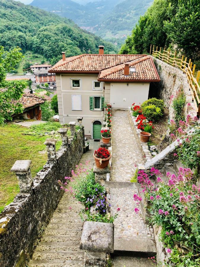 La Casa Sulla Collina Del Castello Vila Breno Exterior foto