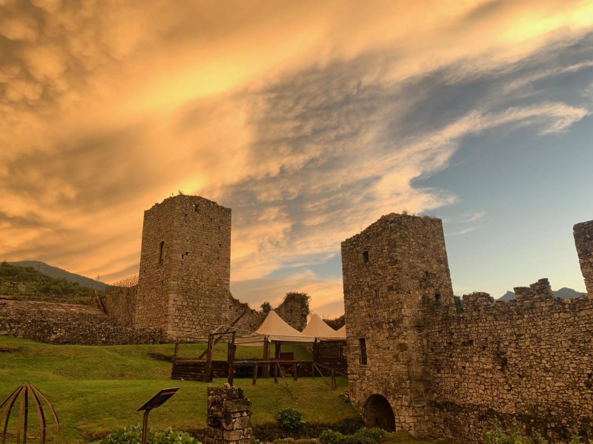 La Casa Sulla Collina Del Castello Vila Breno Exterior foto