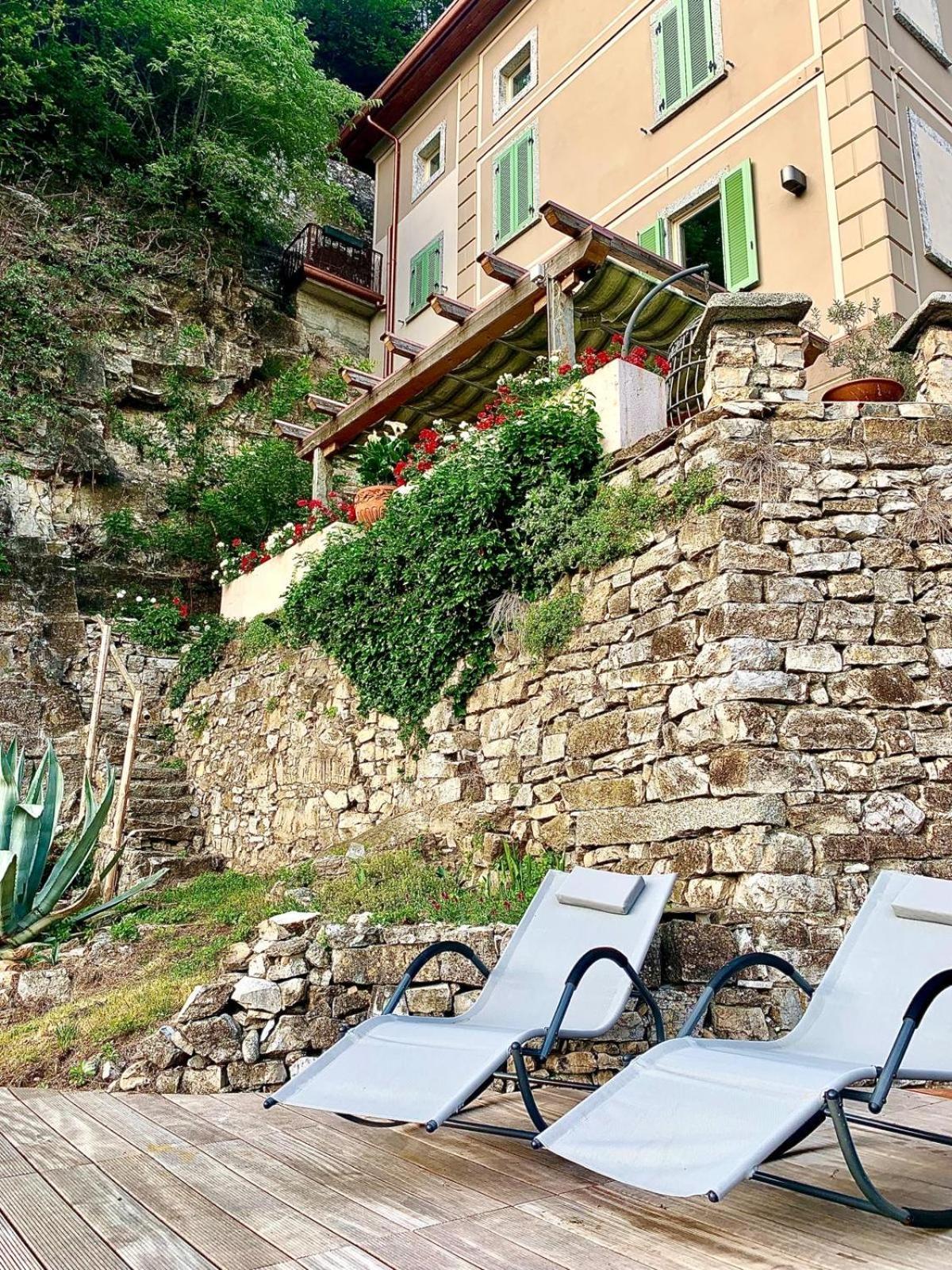 La Casa Sulla Collina Del Castello Vila Breno Exterior foto